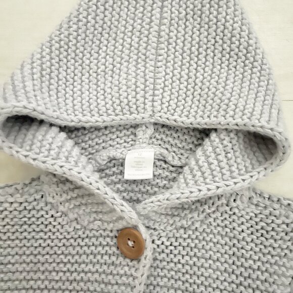 Norstrom's Gray Baby Hooded Sweater with Wooden Buttons Size 12 Months - Picture 3 of 3